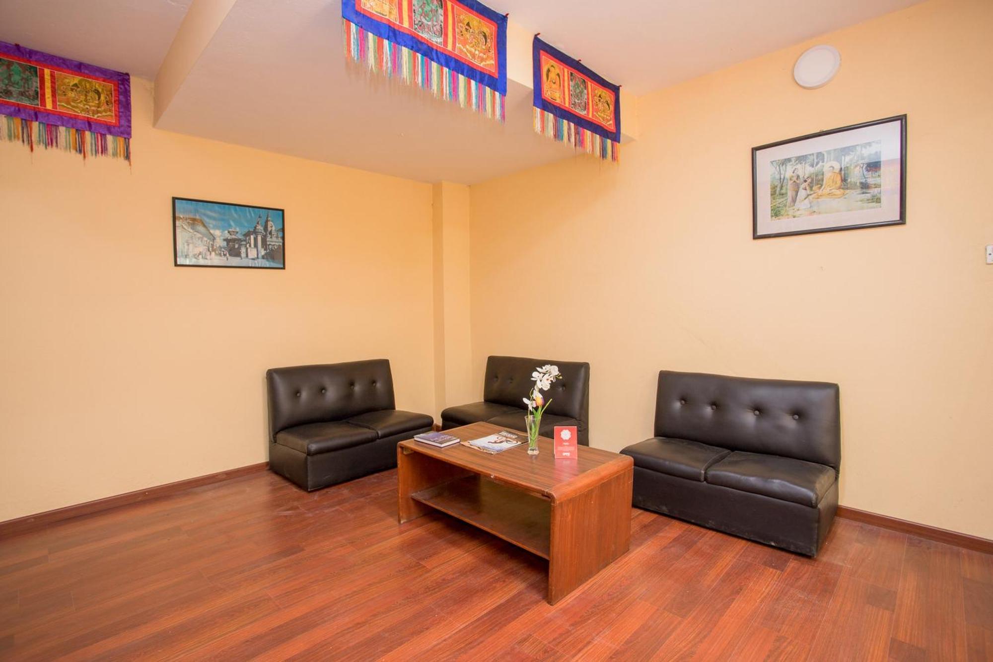 Oyo 135 Lost Garden Apartment And Guest House Catmandu Exterior foto